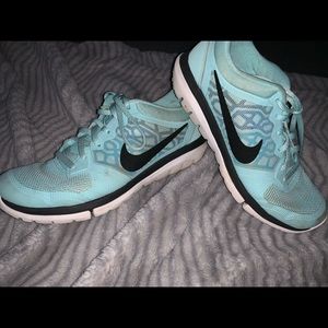 Nike shoes. Size: 6.5